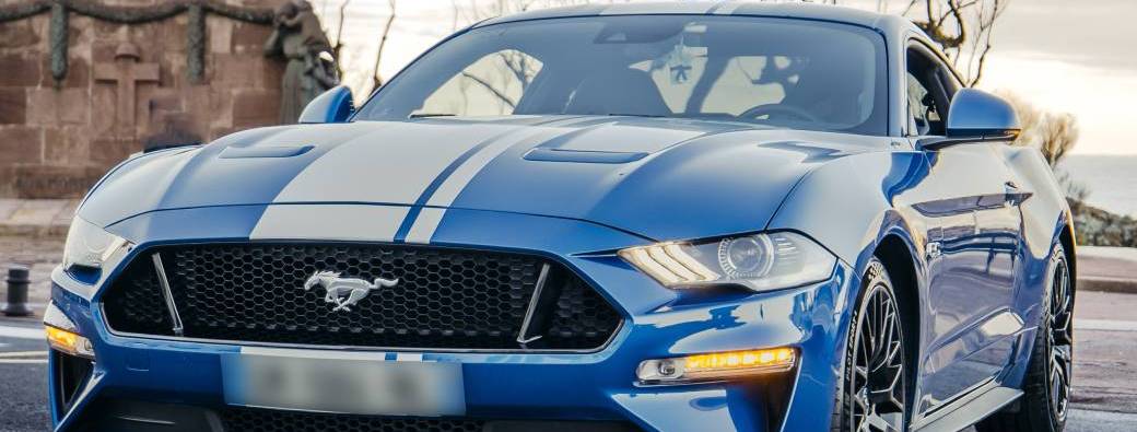 E 2 : Ford Mustang 6 GT bleue 450ch