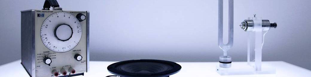 "Frequencies (a / friction)" par Nicolas Bernier