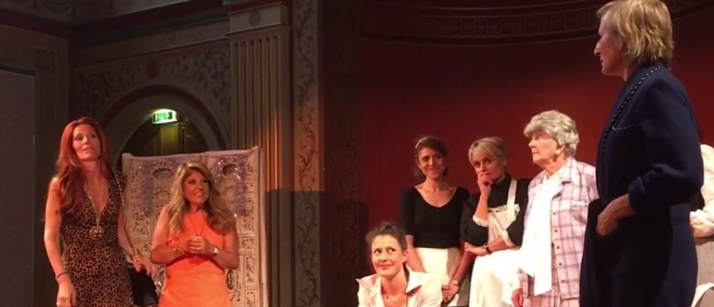 Huit Femmes Huit Femmes