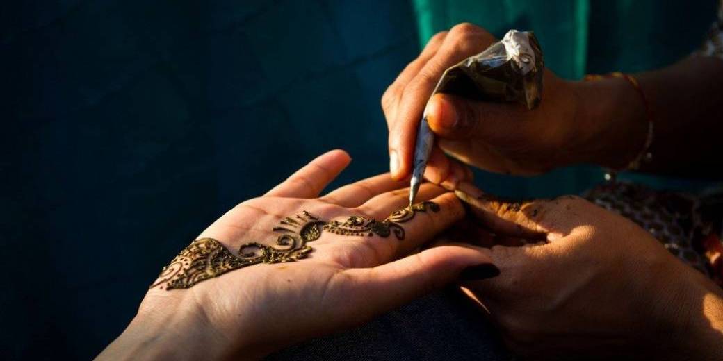 Initiation à l’art du tatouage au henné à l’occasion de l’Aid el Kebir