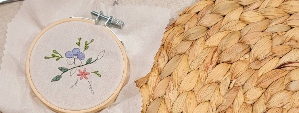 Initiation à la broderie sur un motif floral