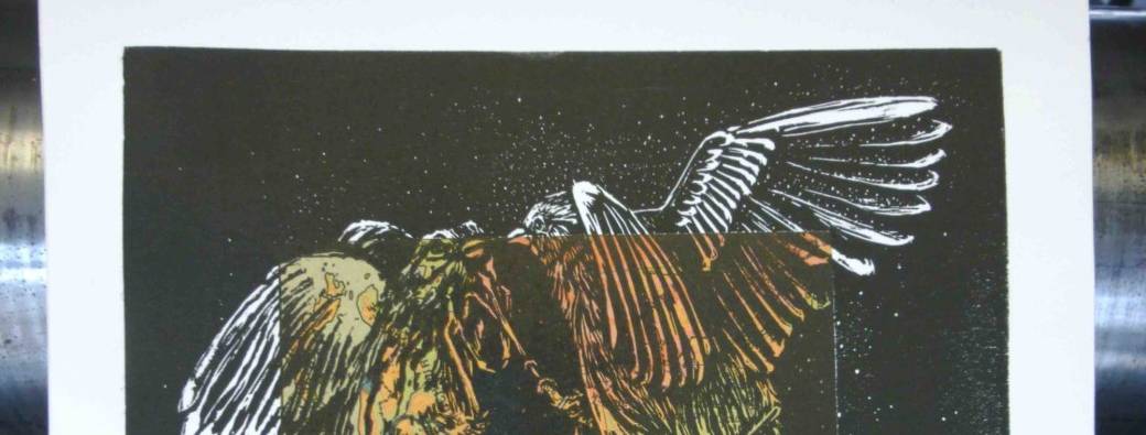 Initiation à la linogravure/ impressions sur papiers colorés.
