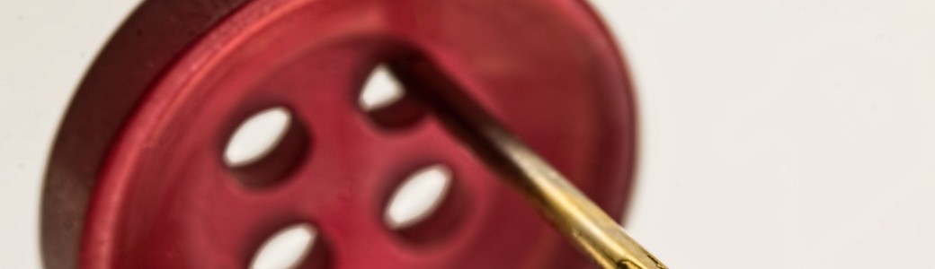 J’apprends à coudre pour réparer mes vêtements  