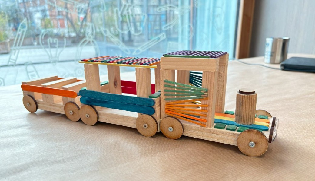 Je fabrique mon petit train en bois de récup  