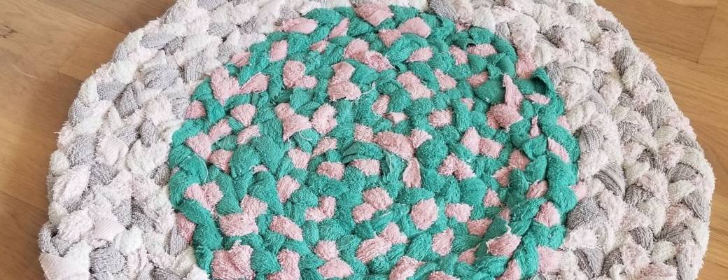 Je fabrique mon tapis avec des chutes de tissus