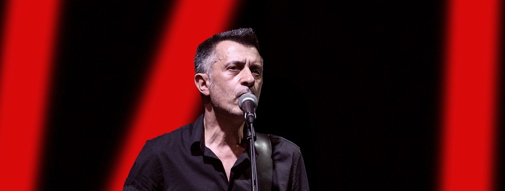 J'entends les sirènes et l'alarme à l'oeil