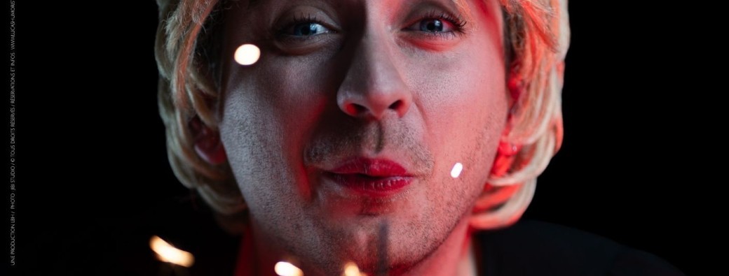 "Joyeux Anniversaire" le spectacle sur scène de Lucas Humoriste