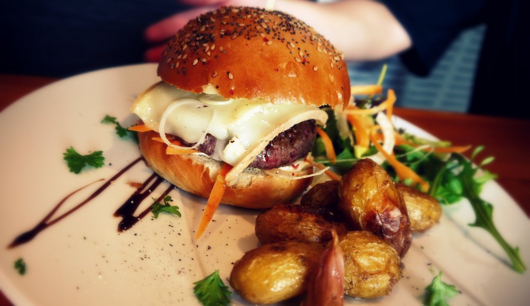 La cantine "Burger" 100 % locavore du mercredi 21 juin 2017