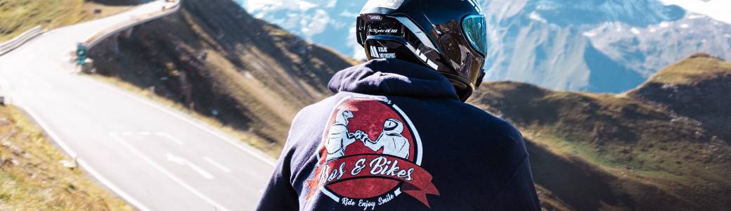 LA COLO DES BIKERS DANS LES ALPES