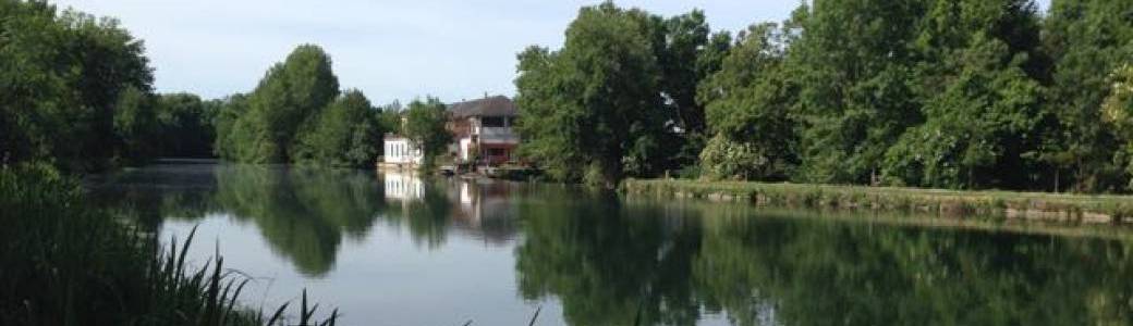 LA ROUSSILLE à vélo le long de l'eau