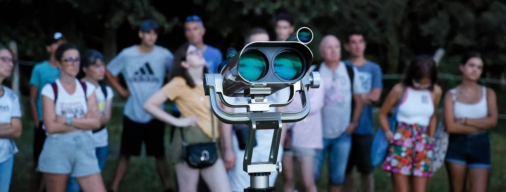 La tête dans les étoiles