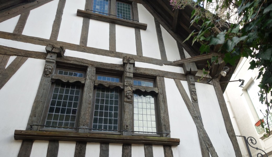 Le pan de bois du bout des doigts