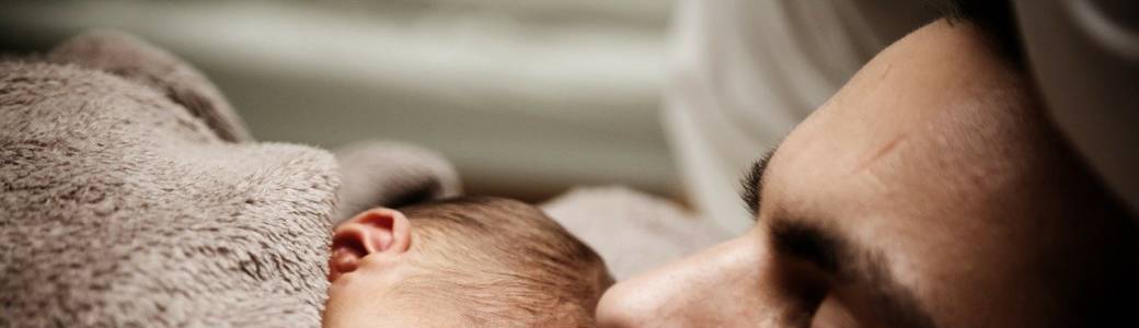 Le peau à peau, un soin essentiel pour bébé 