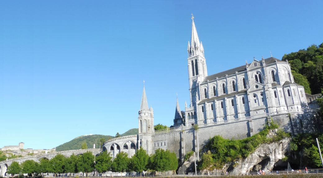 Le sanctuaire Lourdes : causes des 18 apparitions et des milliers de guérisons