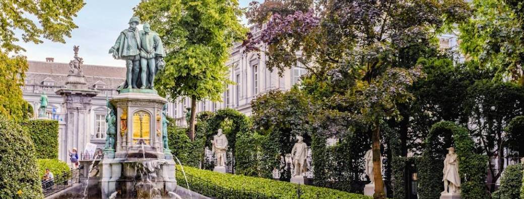 Le Square du Petit Sablon et ses personnages célèbres" suivie des NOCTURNES au SABLON