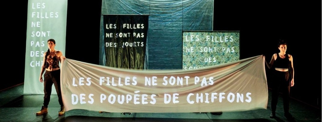 Les filles ne sont pas des poupées de chiffon