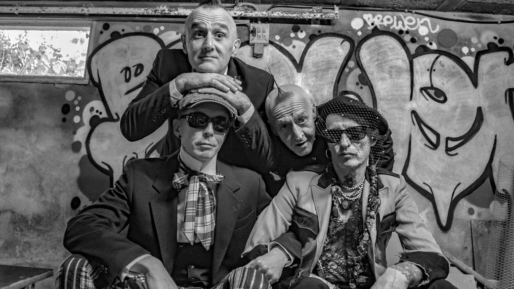 LES RAMONEURS DE MENHIRS + Little Vicious Monkeys