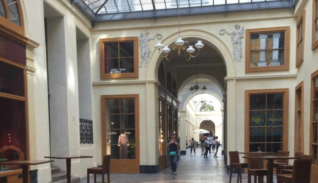 "les variés et superbes passages couverts de Paris"