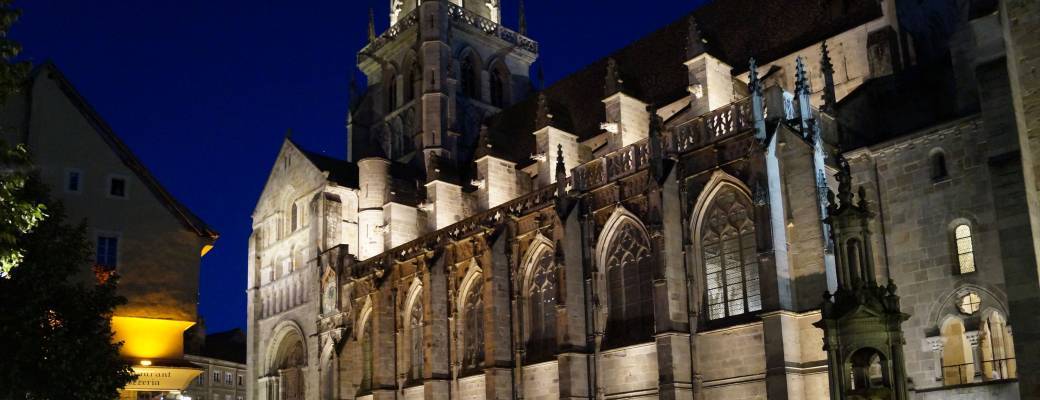 Les visiteurs du soir, balade au coeur du quartier médiéval et dans la cathédrale éclairée. 