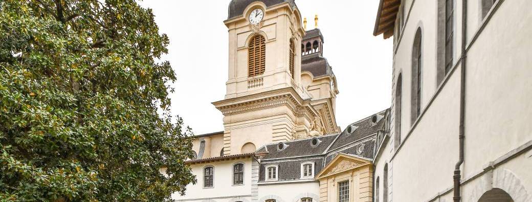 Histoires et légendes du Grand-Hôtel-Dieu-de-Notre-Dame-de-Pitié-du-Pont-du-Rosne