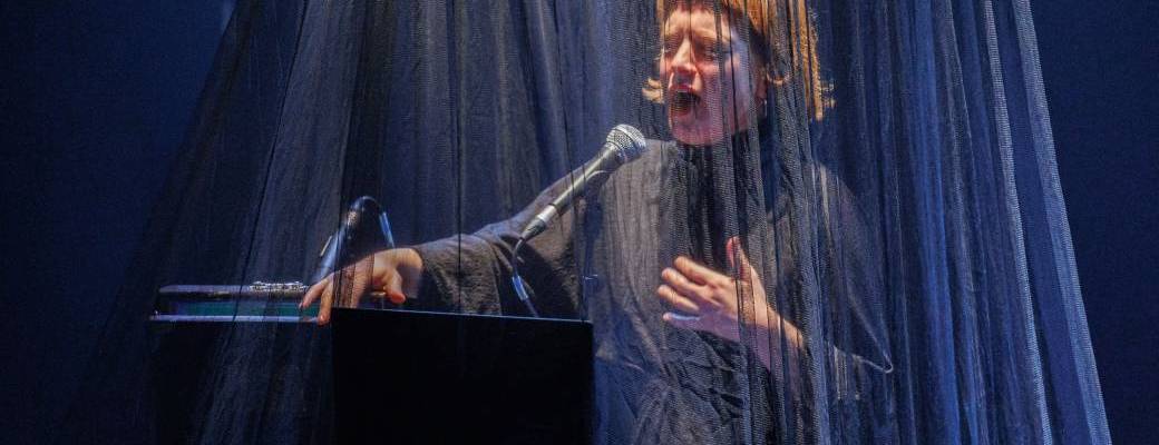 Les Mains Tordues / Élizabeth Vogler Les Mains Tordues / Élizabeth Vogler