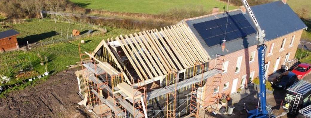 Maison ossature bois en construction, à Boussu-en-Fagne