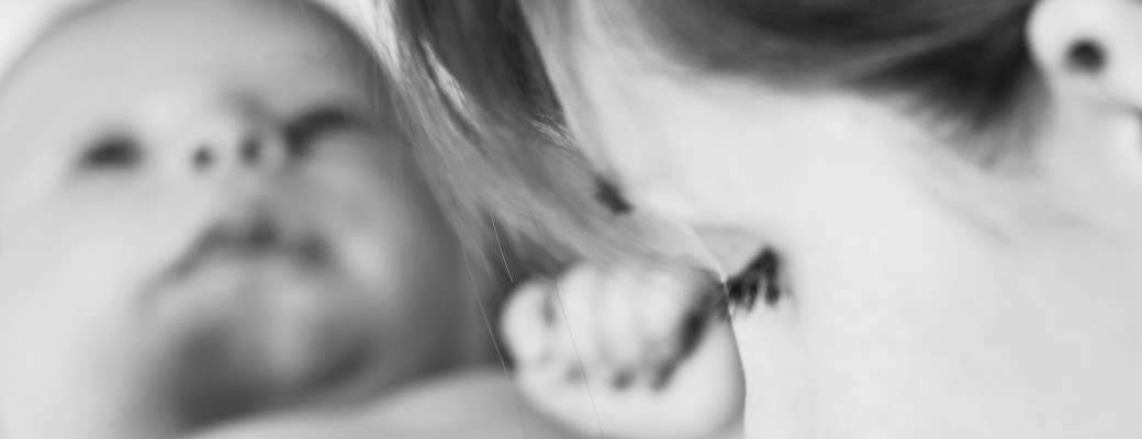Massage bébé de la tête aux pieds