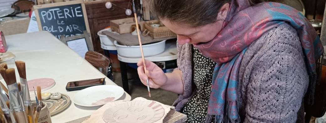 Modelage et peinture d'une petite assiete  sur deux matinées : Le 19 et le 20 août de 14h à 15h30