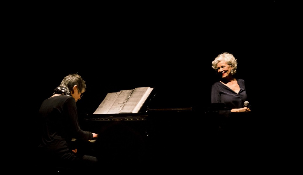 Mona Heftre chante Rezvani