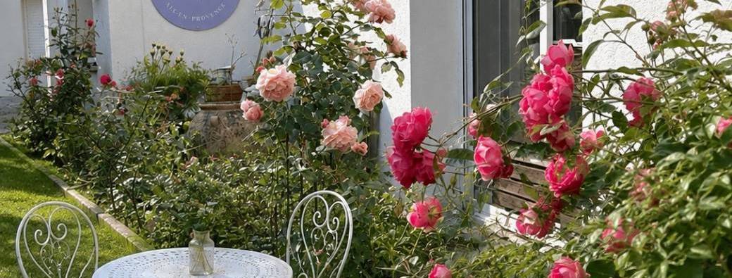 MOTHER'S DAY - SWEET AND BLOOM