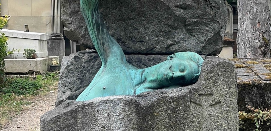 Museum of the Dead: Père Lachaise Cemetery Tour
