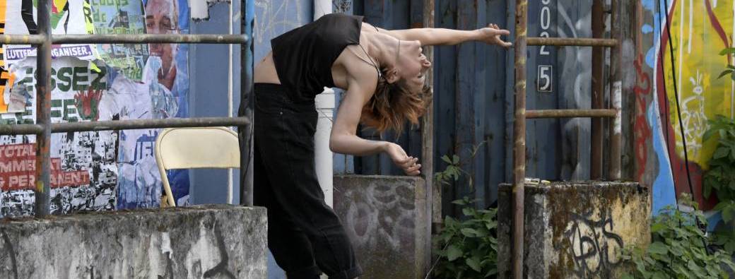 Bleu électrique - Cirque Pardi! / Eva Ordóñez - Sortie d’Usine