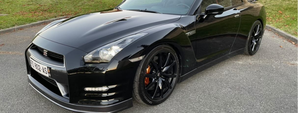 Nissan GTR R-35 noire (3 passagers/baptême)