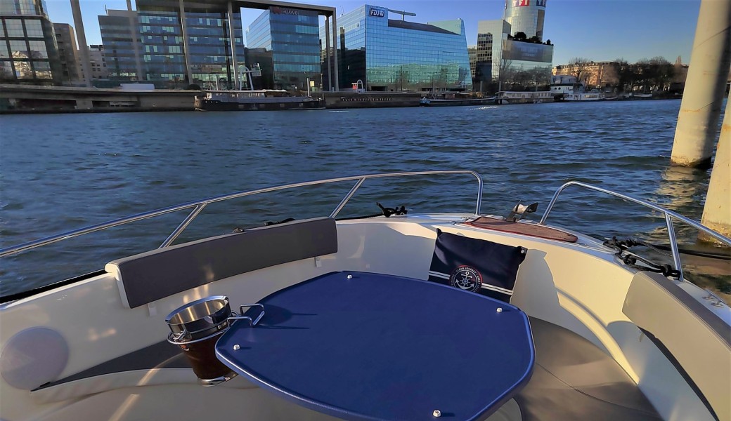 Paris River Cruise private boat 459€