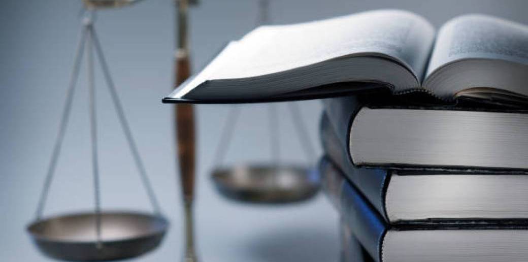 Rendez-vous avec un expert  : Avocate intervenante en droit des affaires et civil - 26/84