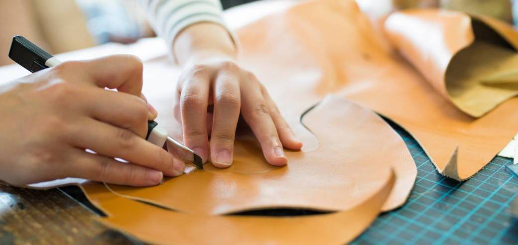Personnalisation bijou ou accessoire en cuir | Atelier DIY, Le Grand Hôte