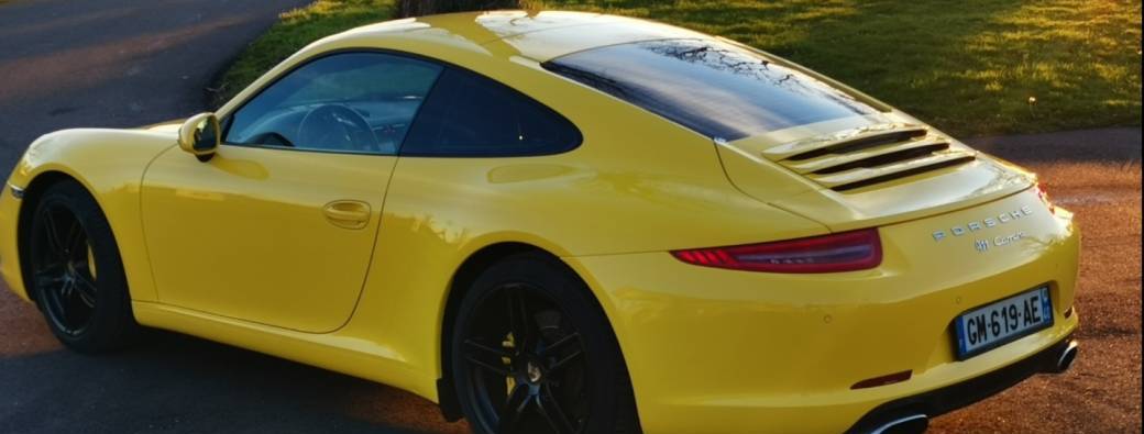 Porsche 911 991 Carrera jaune