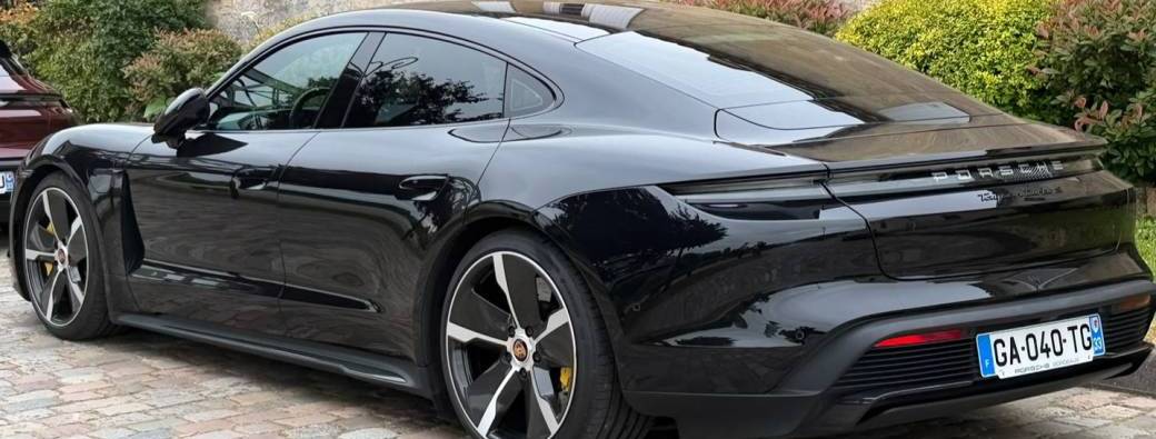 Porsche Taycan Turbo S noire (3 passagers maxi)
