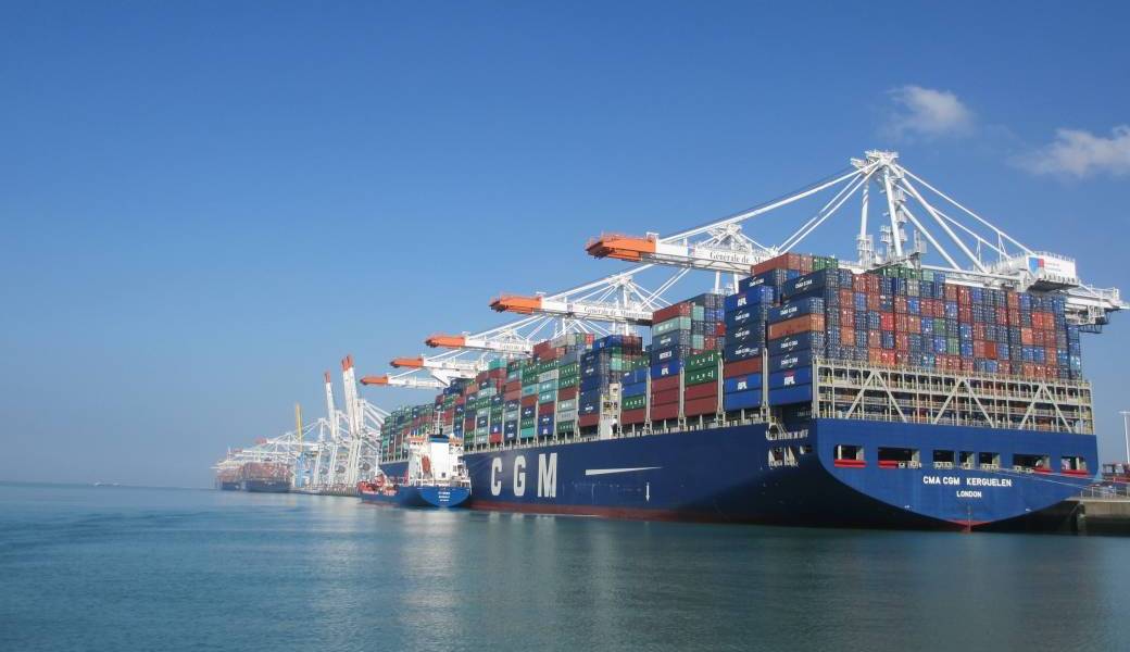 Port 2000 par la terre