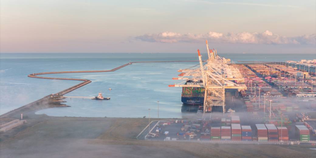 Port 2000 par la terre