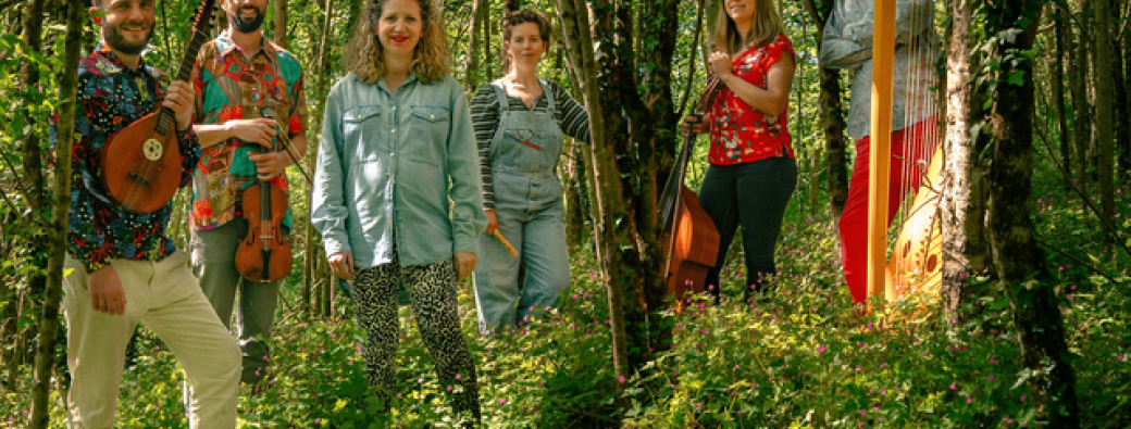 Rébellion. The Curious Bards  