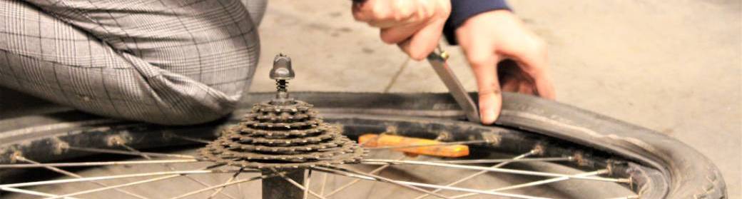 Réparer une crevaison (en non-mixité) [Semaine du Vélo]