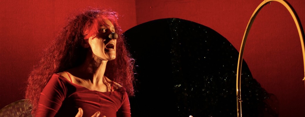 ROUGE, FARCE MENSTRUELLE