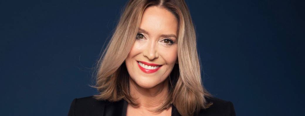 SANDRINE ALEXI Imite toutes les femmes - la voix feminine des Guignols sur scène