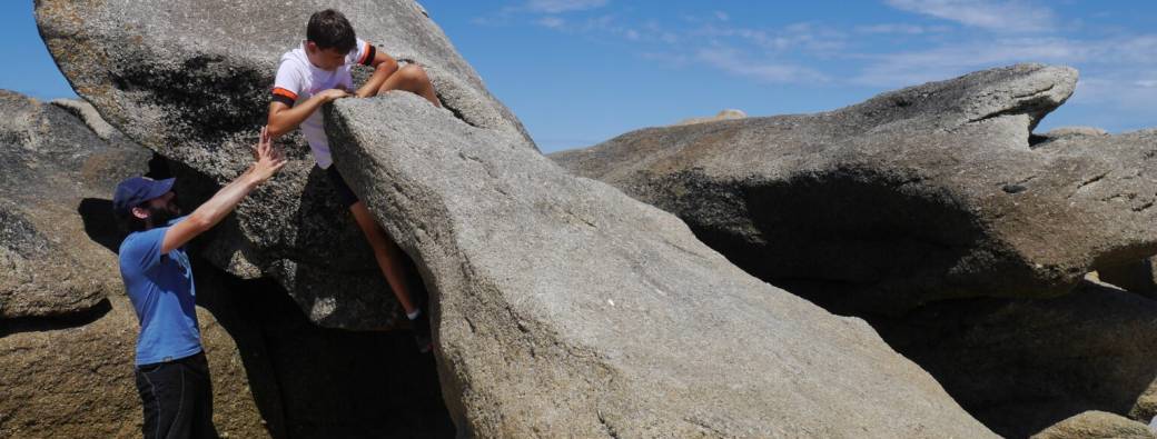 Séance découverte d'escalade sur bloc à Meneham