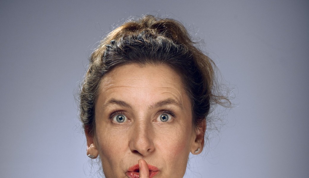 SEULE EN SCÈNE : "Sous le silence exactement" de et par Charlotte Deschamps