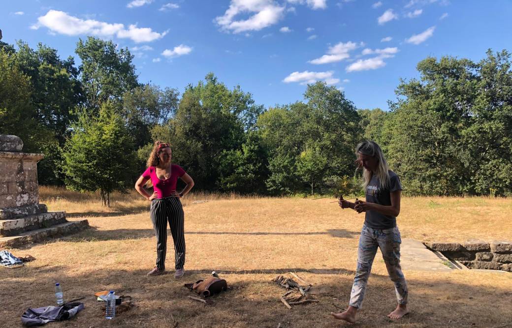 Soins collectifs avec les baguettes coudées en nature