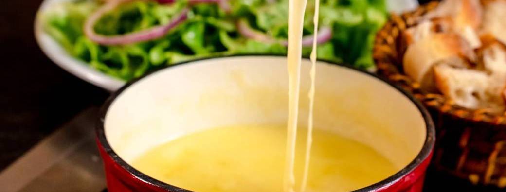 SOIRÉE RACLETTE & FONDUE CHEZ LES FONDUS DE LA RACLETTE by ENJOY! Paris