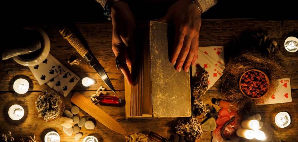 Soirée tirage d'oracles et autres arts divinatoires