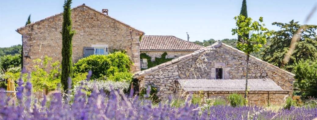 Séjour découverte à la Bastide de Lussan: Yoga, Respiration, Nutrition et Méditation